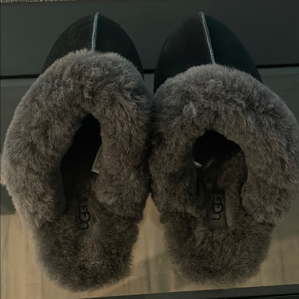 UGG Black and Gray Cozy Slippers with Plush Lining